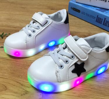 2017春儿童板鞋LED亮灯夜光星星鞋男童女童小白鞋外贸发光鞋直销