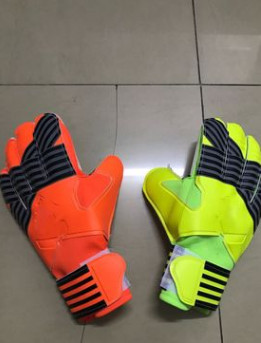 厂家直销　新款守门员手套　足球门将手套　带护指乳胶守门员手套